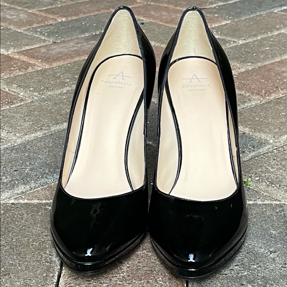 Aquatalia black patent leather platform pumps